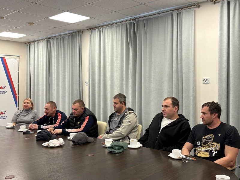 Встреча тренеров – преподавателей областной спортивной школы по адаптивным видам спорта с участниками и ветеранами СВО